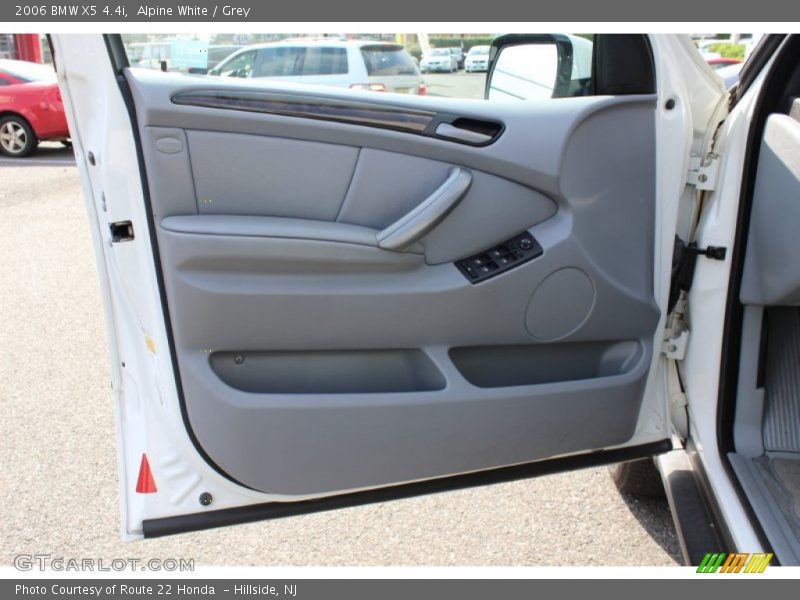 Alpine White / Grey 2006 BMW X5 4.4i