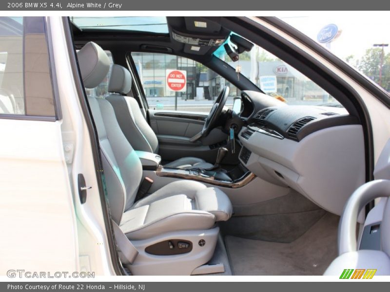 Alpine White / Grey 2006 BMW X5 4.4i