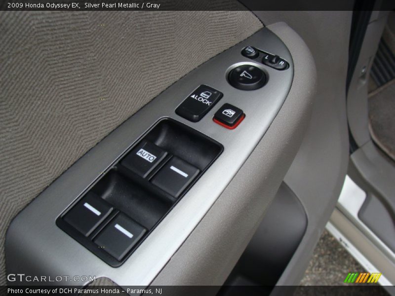 Silver Pearl Metallic / Gray 2009 Honda Odyssey EX