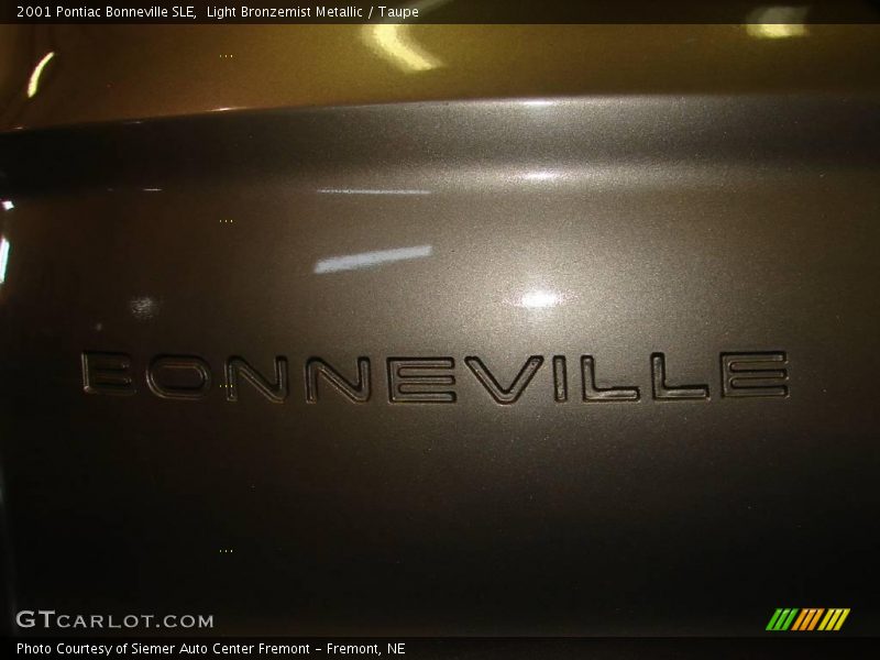 Light Bronzemist Metallic / Taupe 2001 Pontiac Bonneville SLE