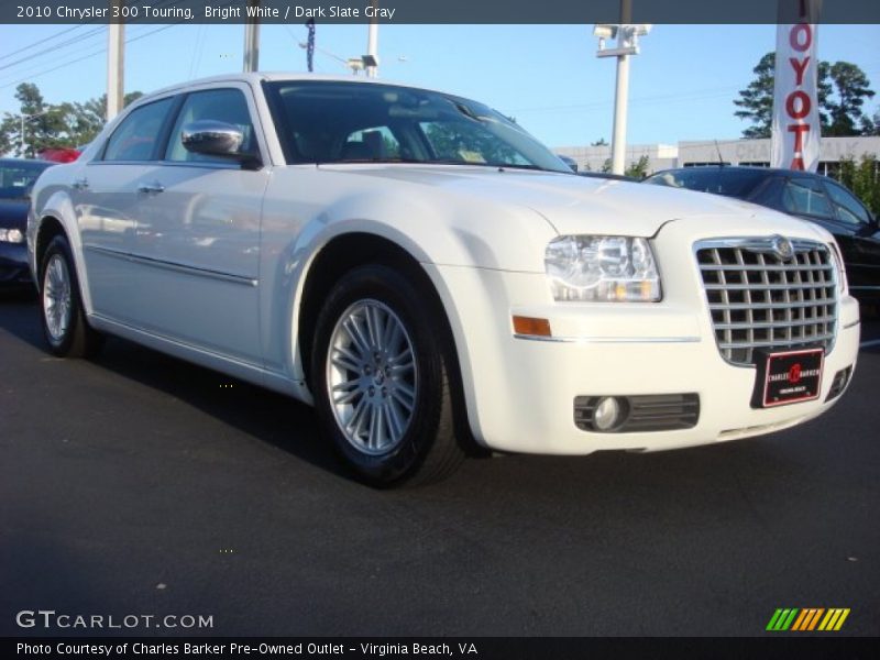 Bright White / Dark Slate Gray 2010 Chrysler 300 Touring