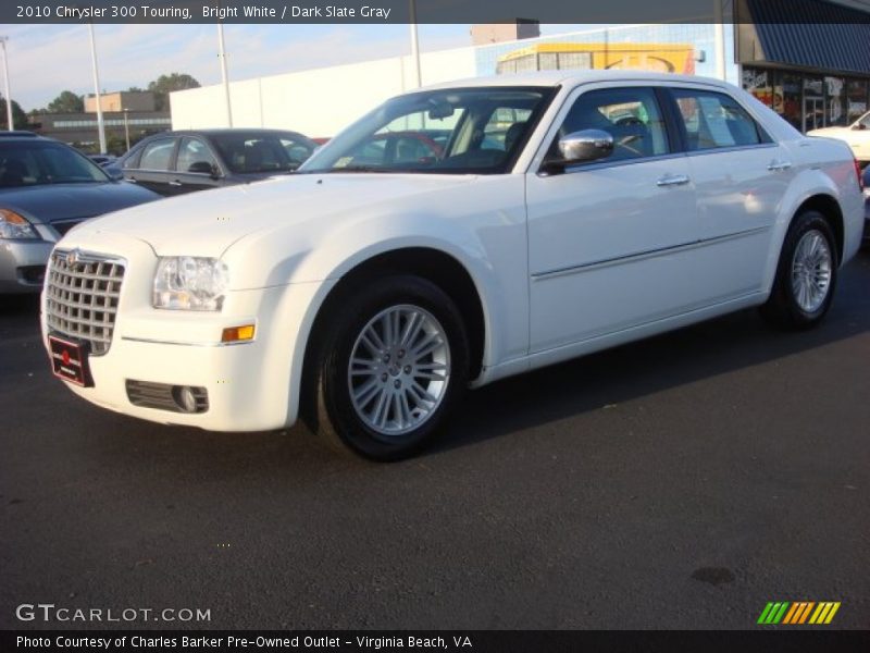 Bright White / Dark Slate Gray 2010 Chrysler 300 Touring