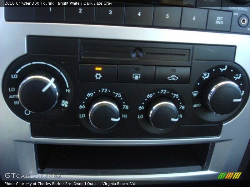 Bright White / Dark Slate Gray 2010 Chrysler 300 Touring