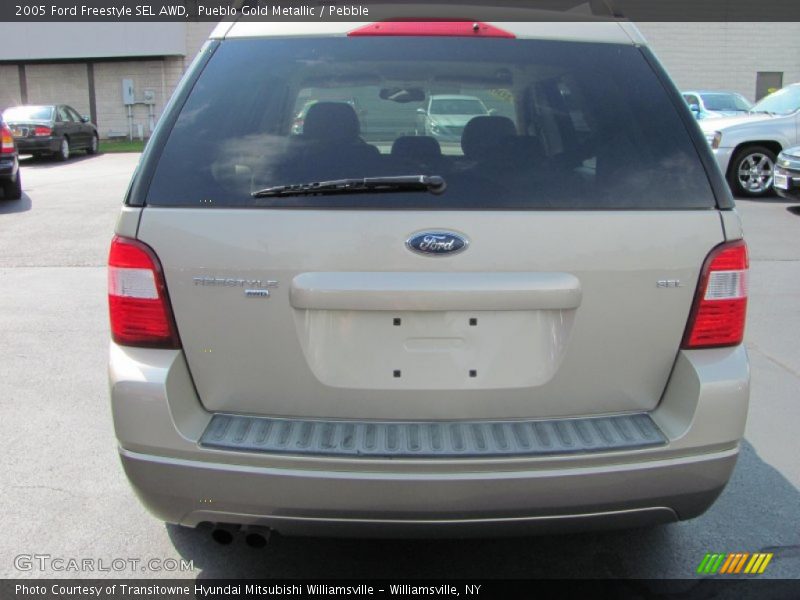 Pueblo Gold Metallic / Pebble 2005 Ford Freestyle SEL AWD