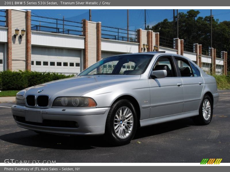 Front 3/4 View of 2001 5 Series 530i Sedan