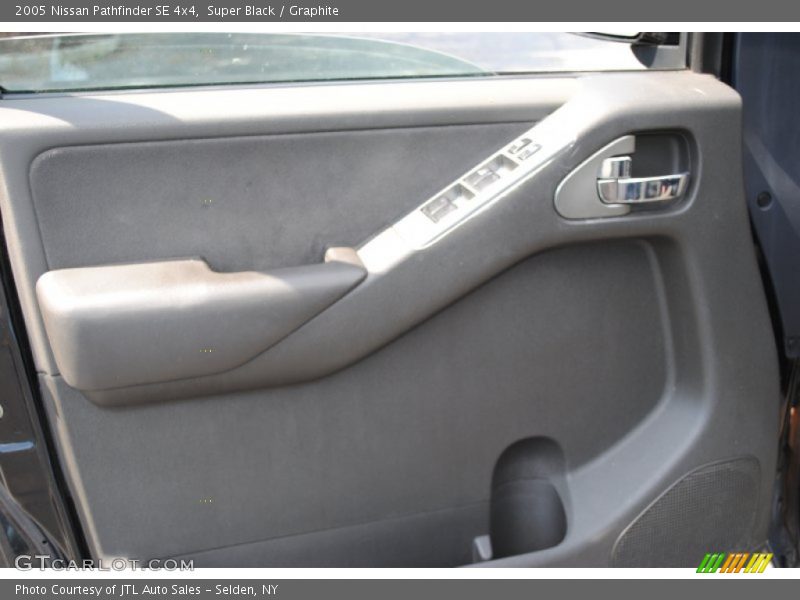 Super Black / Graphite 2005 Nissan Pathfinder SE 4x4