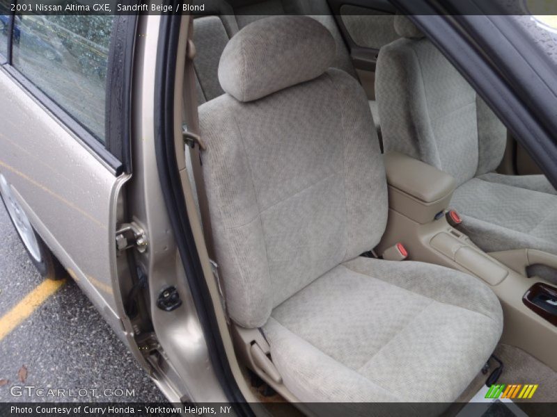 Sandrift Beige / Blond 2001 Nissan Altima GXE