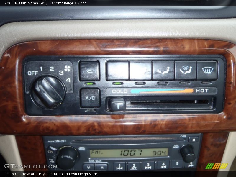 Sandrift Beige / Blond 2001 Nissan Altima GXE