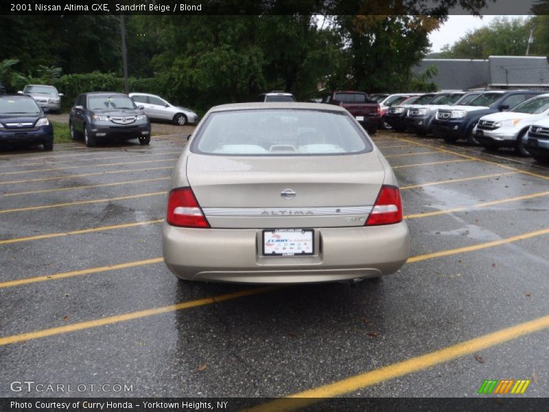 Sandrift Beige / Blond 2001 Nissan Altima GXE