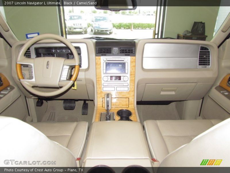 Dashboard of 2007 Navigator L Ultimate