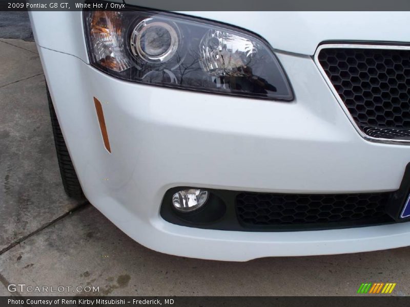 White Hot / Onyx 2009 Pontiac G8 GT