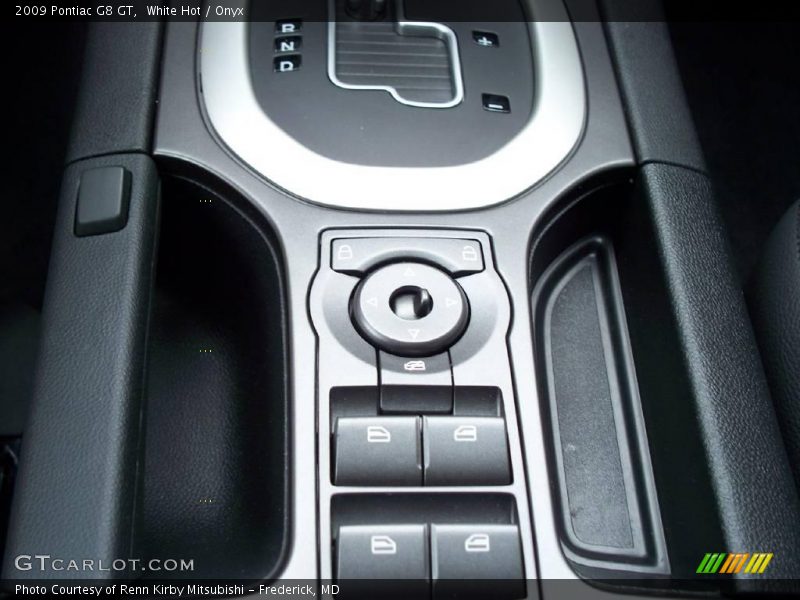 White Hot / Onyx 2009 Pontiac G8 GT