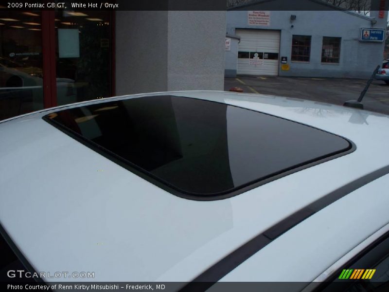White Hot / Onyx 2009 Pontiac G8 GT
