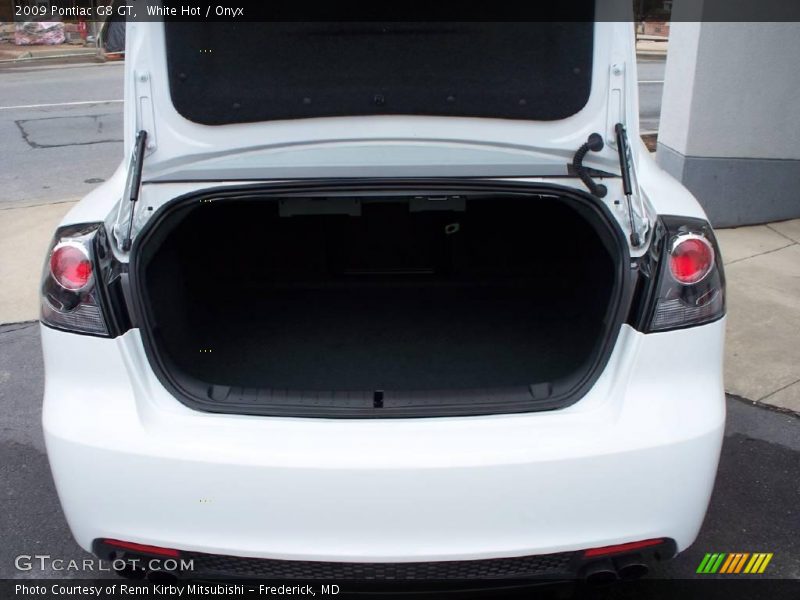 White Hot / Onyx 2009 Pontiac G8 GT