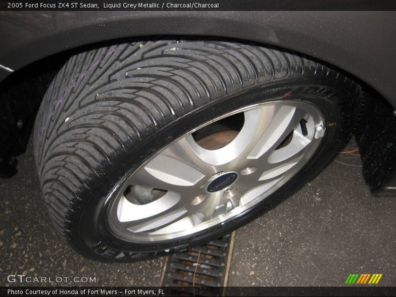 Liquid Grey Metallic / Charcoal/Charcoal 2005 Ford Focus ZX4 ST Sedan