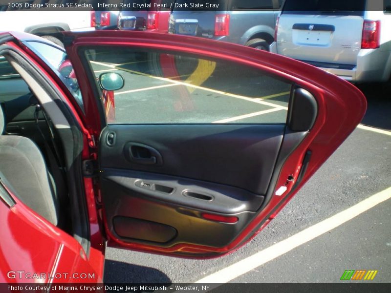Inferno Red Crystal Pearl / Dark Slate Gray 2005 Dodge Stratus SE Sedan