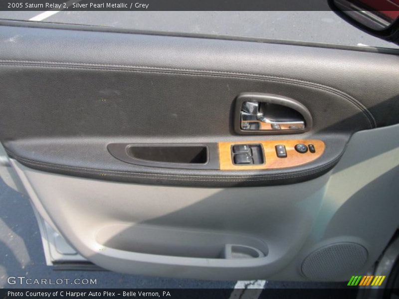 Silver Pearl Metallic / Grey 2005 Saturn Relay 2