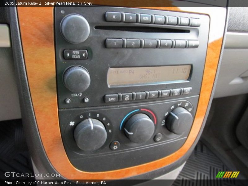 Silver Pearl Metallic / Grey 2005 Saturn Relay 2