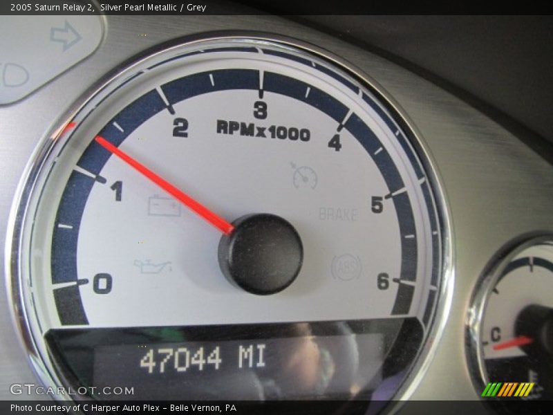 Silver Pearl Metallic / Grey 2005 Saturn Relay 2