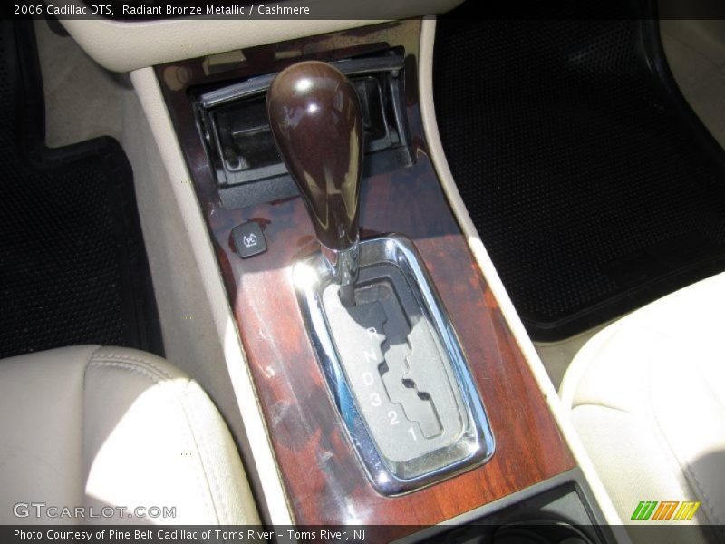 Radiant Bronze Metallic / Cashmere 2006 Cadillac DTS