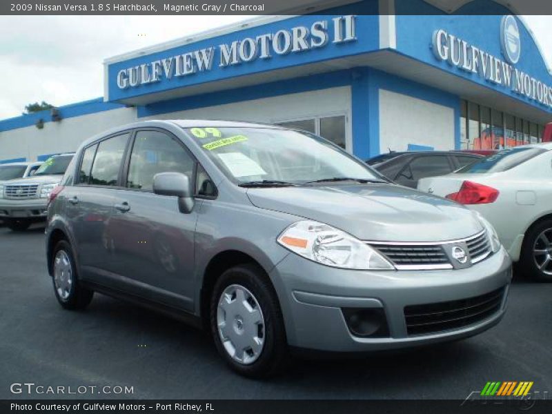 Magnetic Gray / Charcoal 2009 Nissan Versa 1.8 S Hatchback