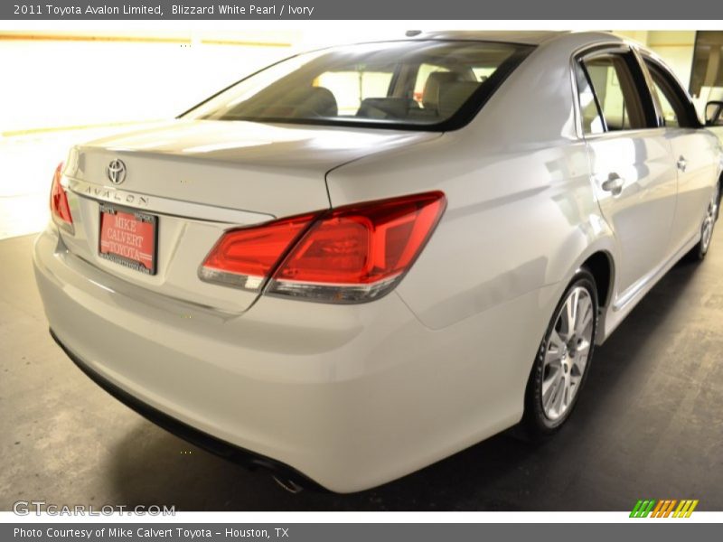 Blizzard White Pearl / Ivory 2011 Toyota Avalon Limited