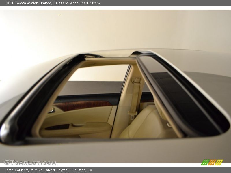 Blizzard White Pearl / Ivory 2011 Toyota Avalon Limited
