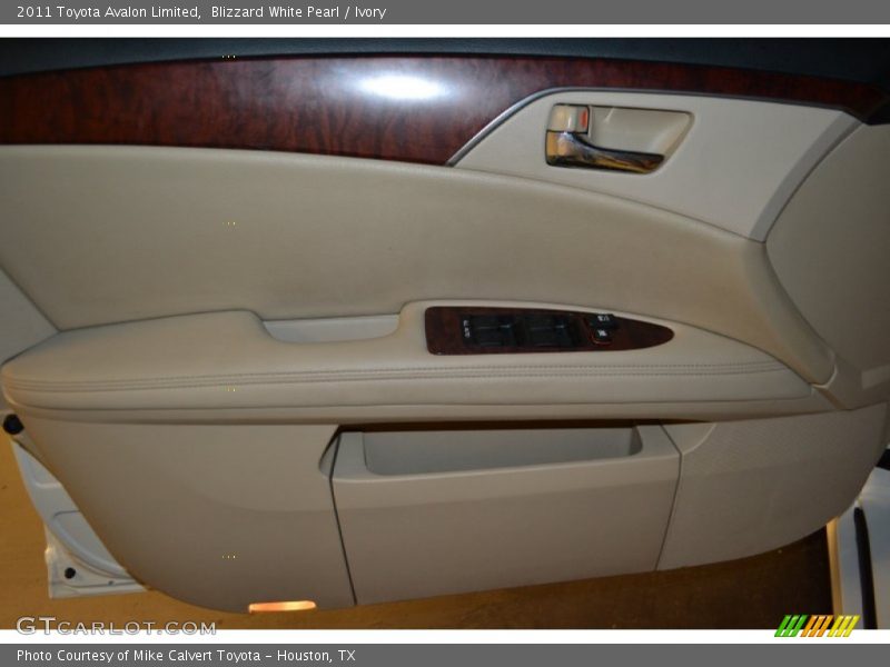 Blizzard White Pearl / Ivory 2011 Toyota Avalon Limited