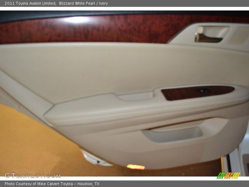 Blizzard White Pearl / Ivory 2011 Toyota Avalon Limited