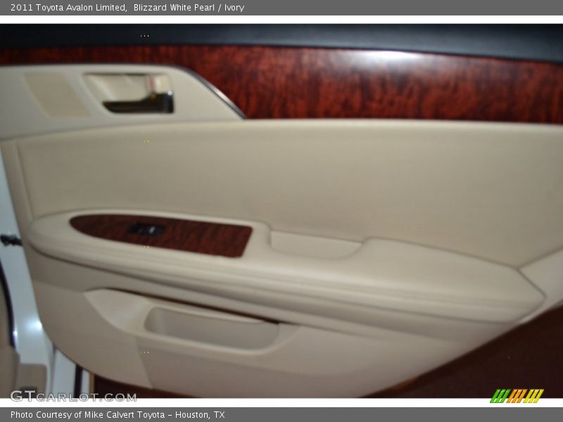 Blizzard White Pearl / Ivory 2011 Toyota Avalon Limited