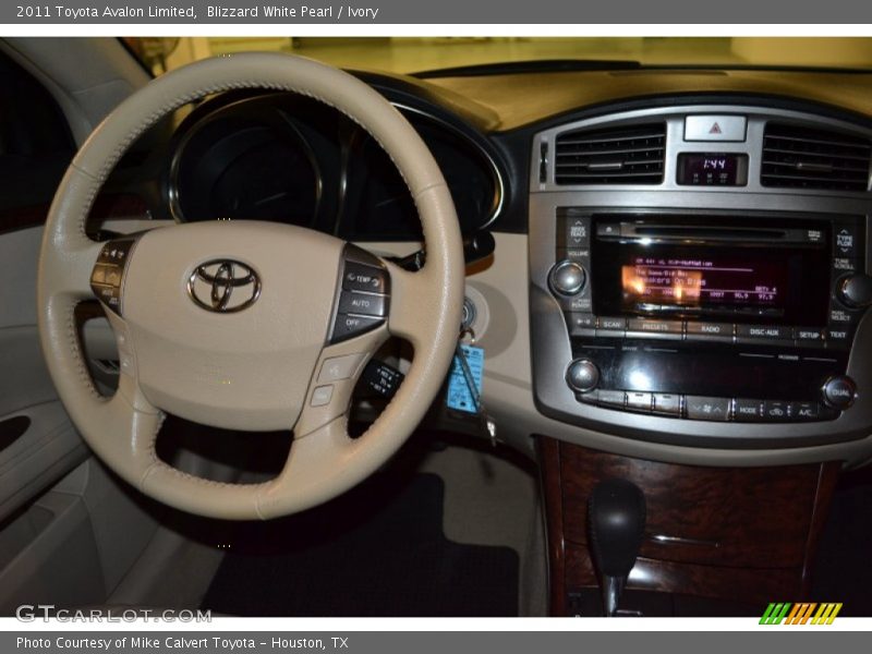 Blizzard White Pearl / Ivory 2011 Toyota Avalon Limited