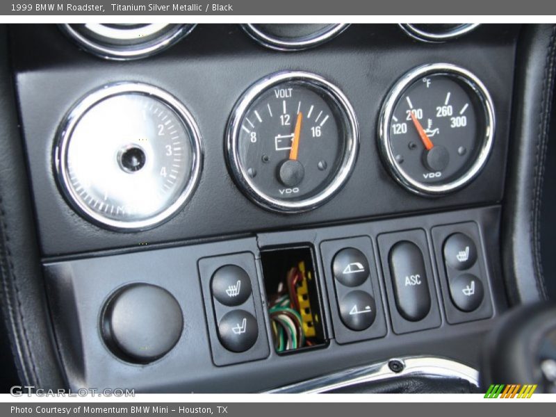 Controls of 1999 M Roadster