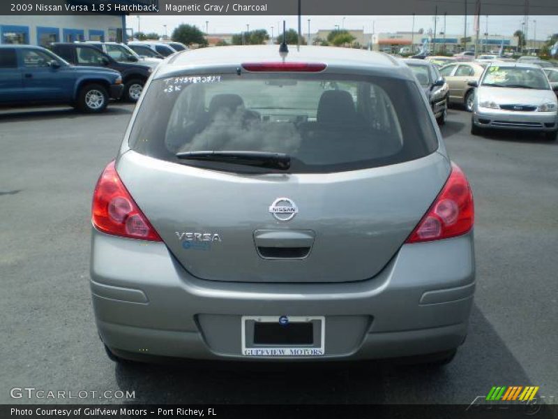 Magnetic Gray / Charcoal 2009 Nissan Versa 1.8 S Hatchback