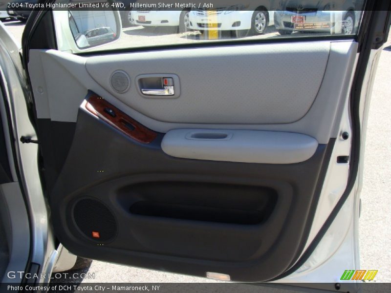 Millenium Silver Metallic / Ash 2004 Toyota Highlander Limited V6 4WD