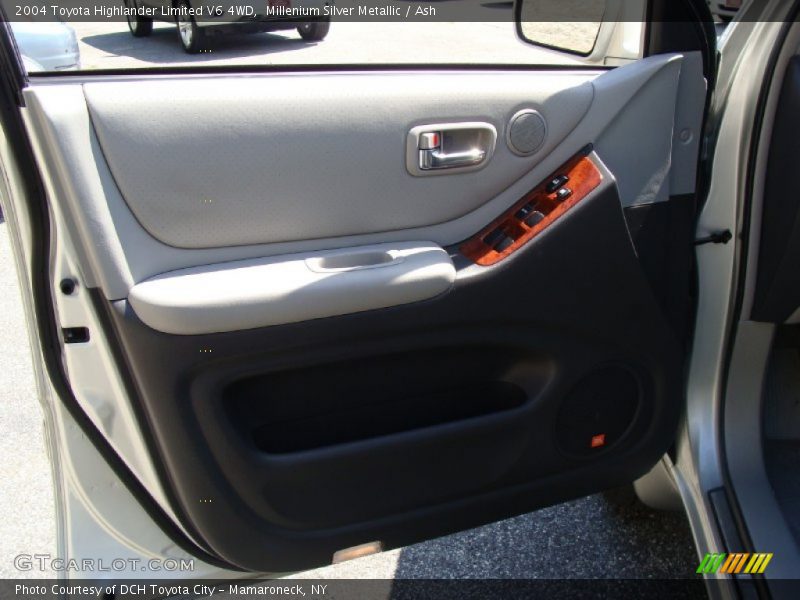 Millenium Silver Metallic / Ash 2004 Toyota Highlander Limited V6 4WD