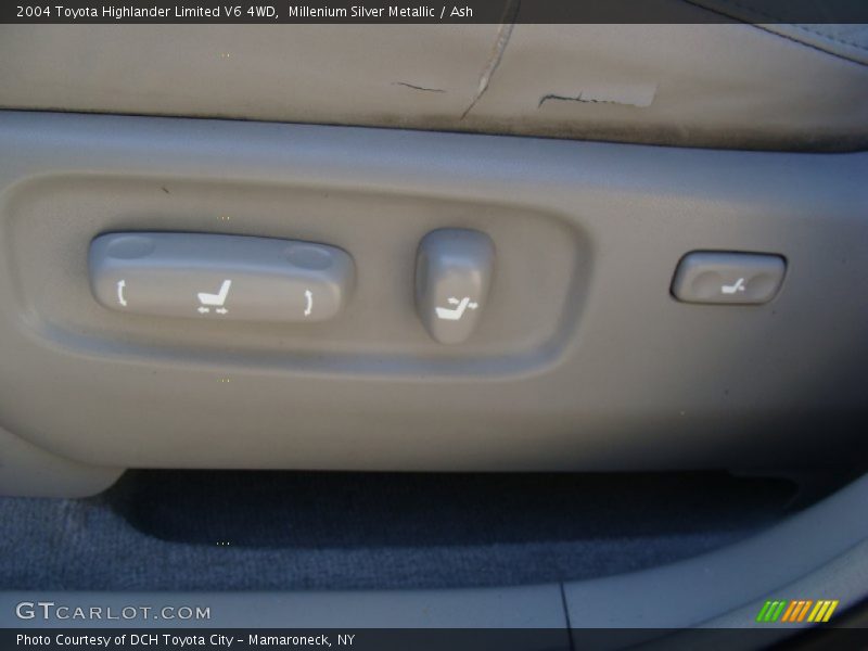 Millenium Silver Metallic / Ash 2004 Toyota Highlander Limited V6 4WD