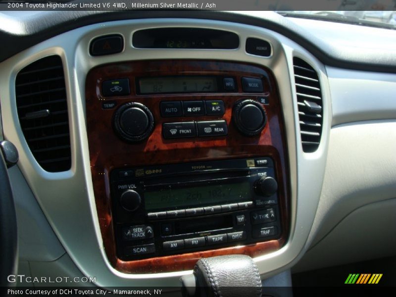 Millenium Silver Metallic / Ash 2004 Toyota Highlander Limited V6 4WD