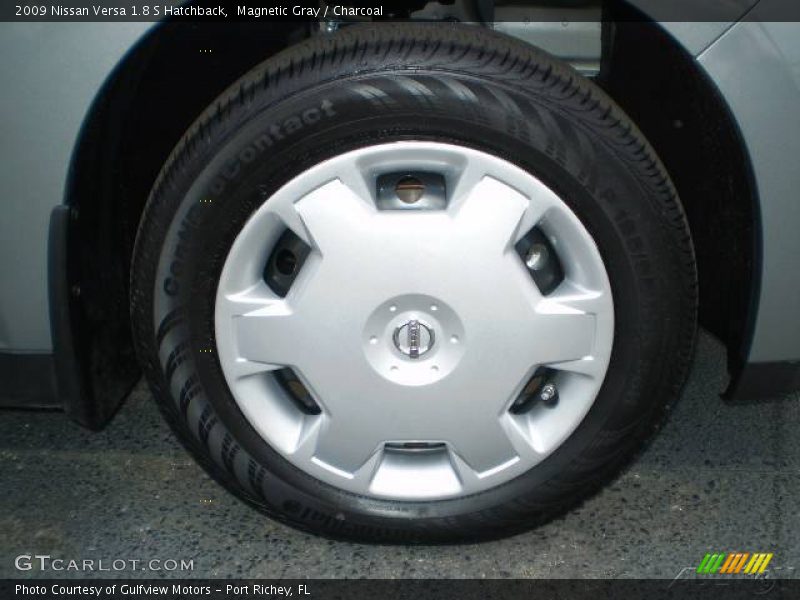 Magnetic Gray / Charcoal 2009 Nissan Versa 1.8 S Hatchback