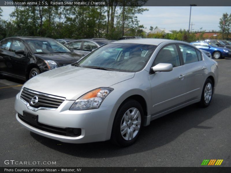 Radiant Silver Metallic / Charcoal 2009 Nissan Altima 2.5 S