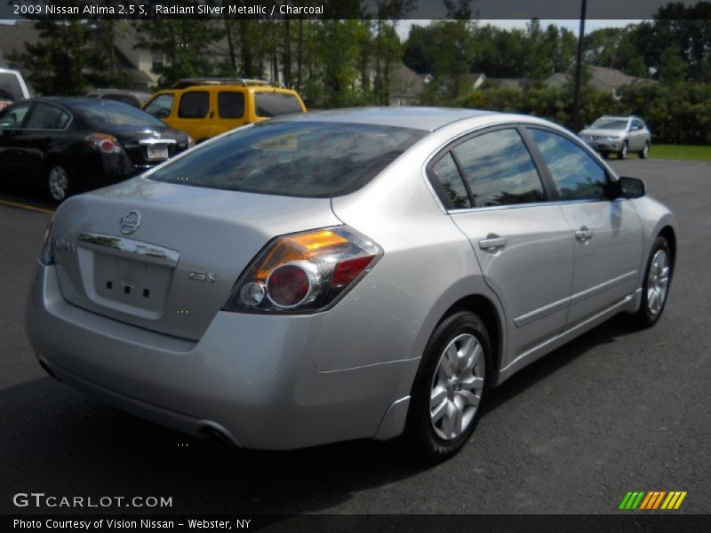 Radiant Silver Metallic / Charcoal 2009 Nissan Altima 2.5 S
