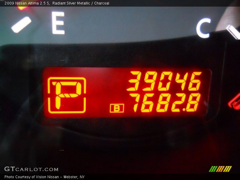 Radiant Silver Metallic / Charcoal 2009 Nissan Altima 2.5 S
