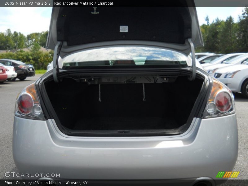 Radiant Silver Metallic / Charcoal 2009 Nissan Altima 2.5 S