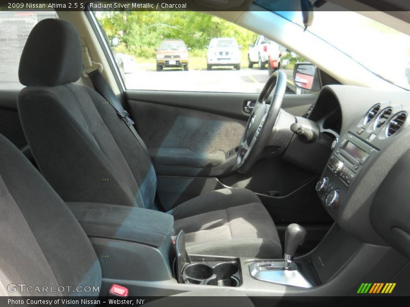 Radiant Silver Metallic / Charcoal 2009 Nissan Altima 2.5 S