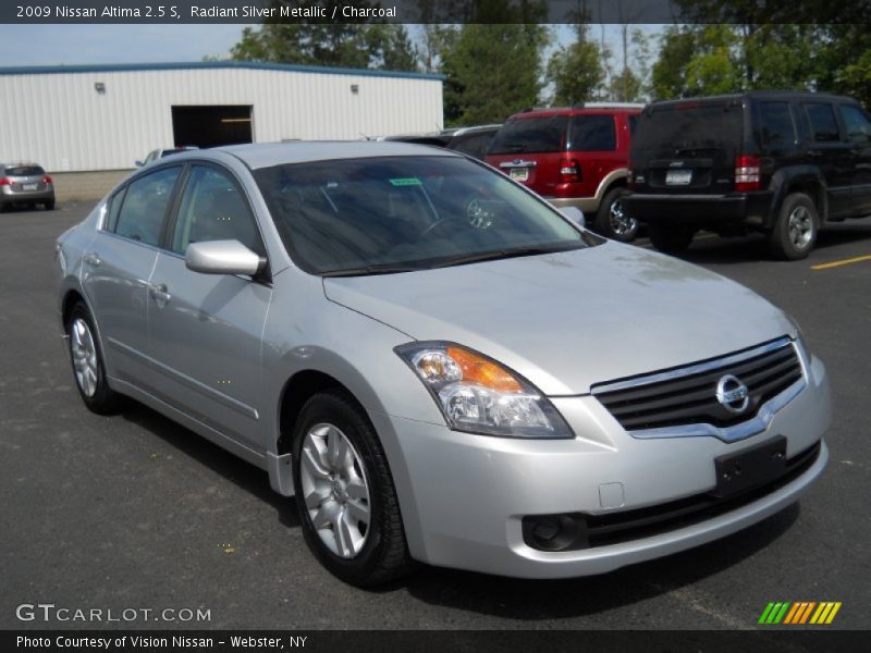 Radiant Silver Metallic / Charcoal 2009 Nissan Altima 2.5 S