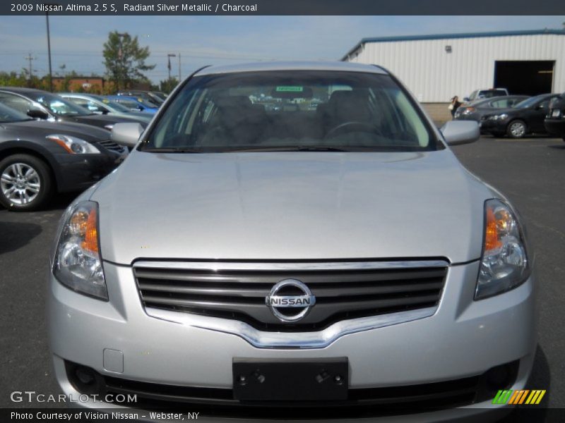Radiant Silver Metallic / Charcoal 2009 Nissan Altima 2.5 S