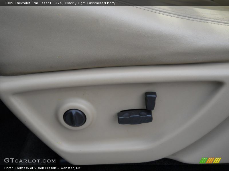Black / Light Cashmere/Ebony 2005 Chevrolet TrailBlazer LT 4x4
