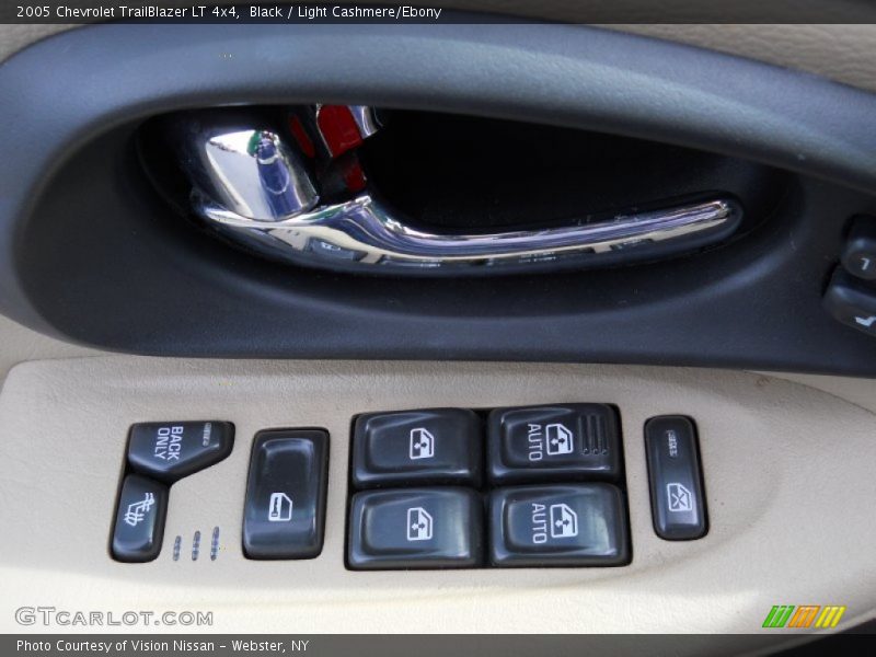 Black / Light Cashmere/Ebony 2005 Chevrolet TrailBlazer LT 4x4