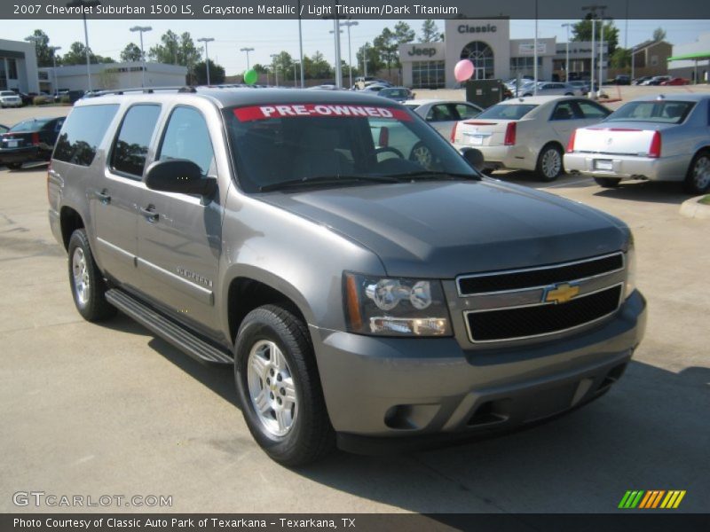 Front 3/4 View of 2007 Suburban 1500 LS