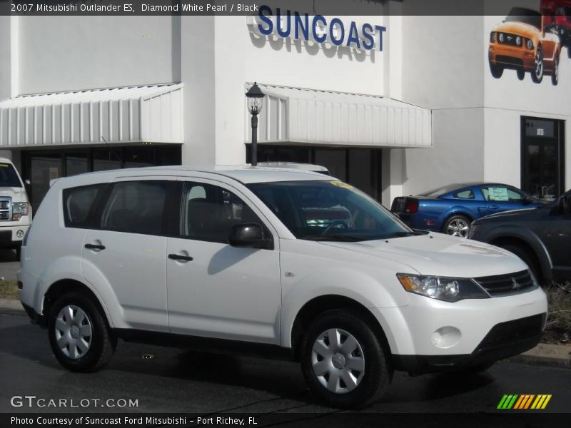 Diamond White Pearl / Black 2007 Mitsubishi Outlander ES