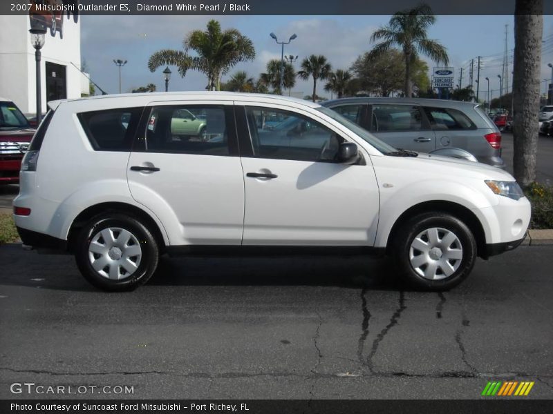 Diamond White Pearl / Black 2007 Mitsubishi Outlander ES